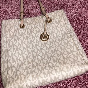 Large Micheal Kors purse